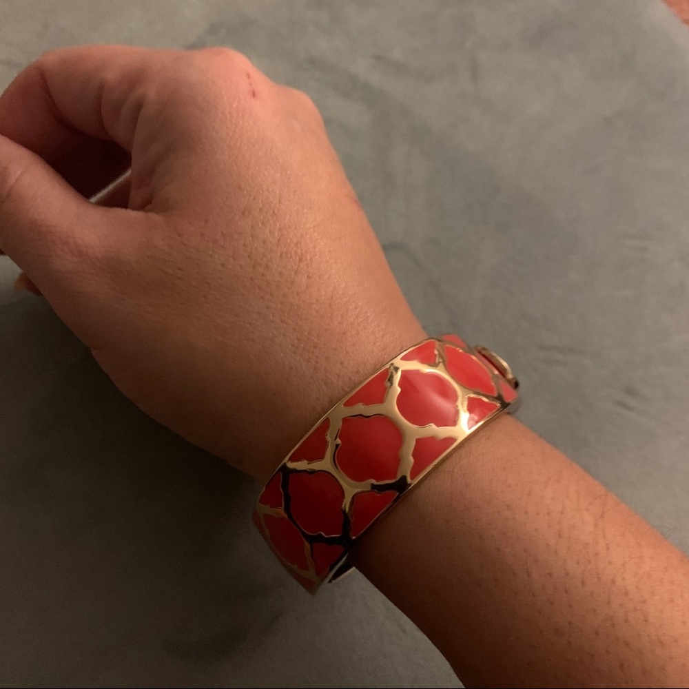 Cookie Lee- Clasp Bracelet - Picture 5 of 8